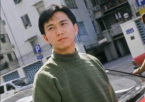 被称"渣男鼻祖",三婚娶小20岁女星,今55岁抱4岁女儿显尽父爱