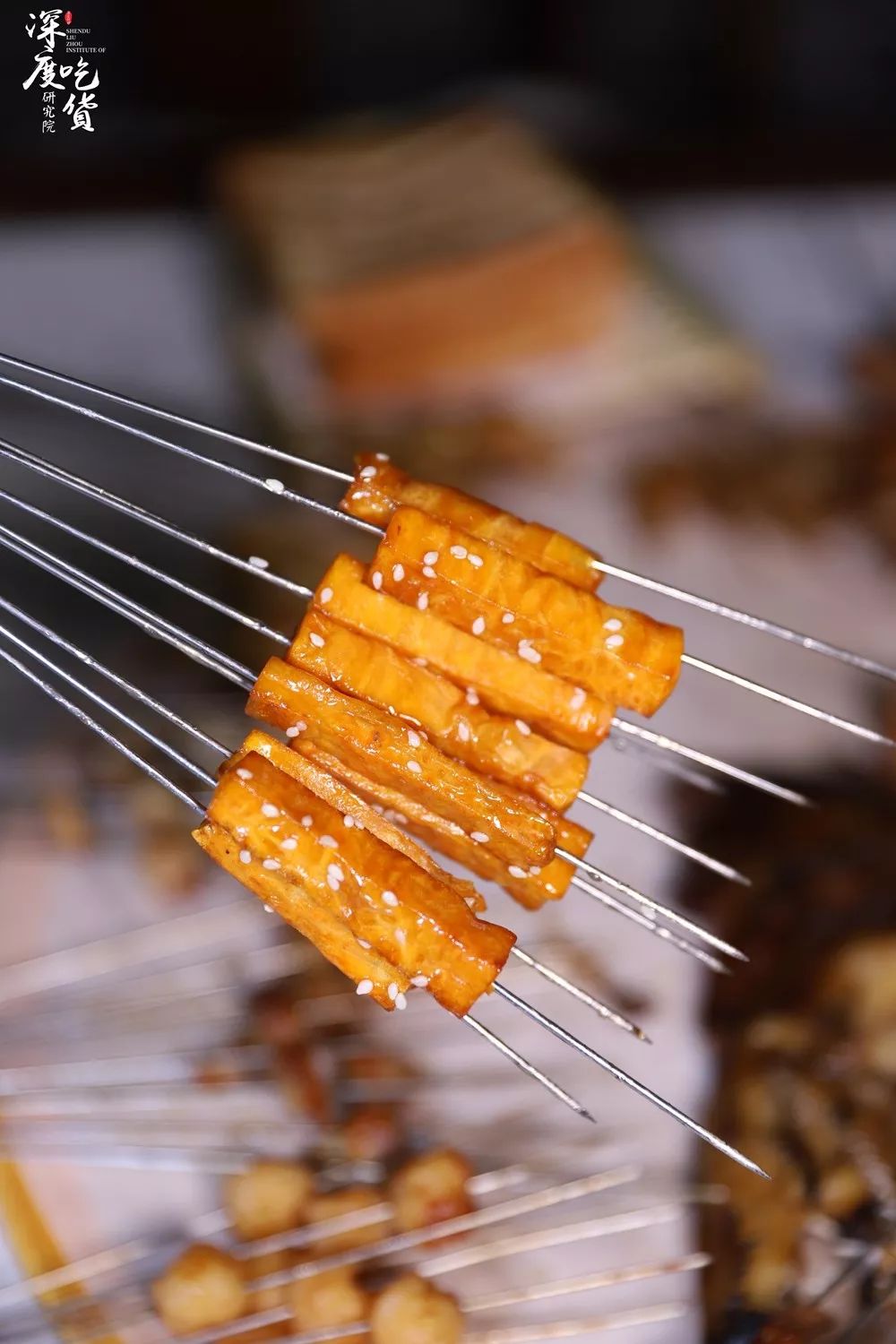 凌晨12点还有人在排队火爆东北烤串新店升级终于吃到招牌鲽鱼头了