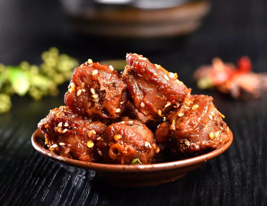 甜辣鸭脖五香香料细细入味,越嚼越好吃精选上好牛肉,追求真材实料五香