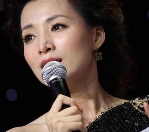 董卿春晚失误遭网络暴力 痛哭3天 到底发生了