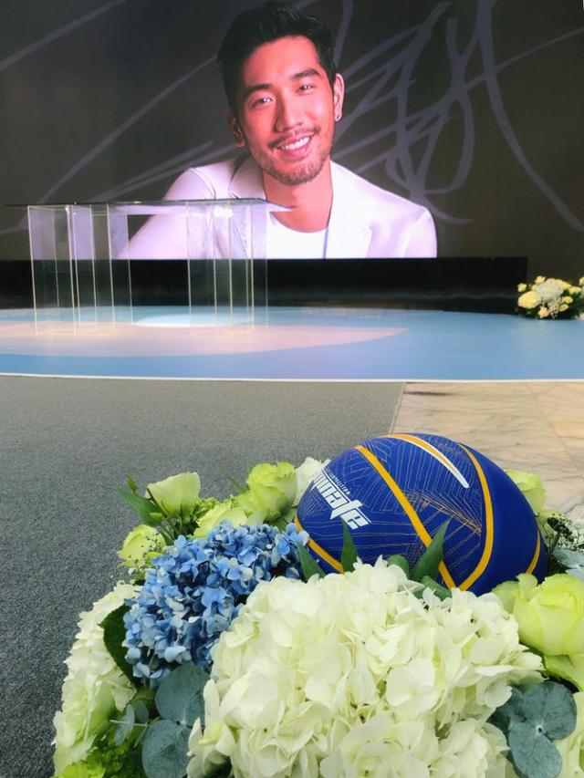 高以翔女友穿他的9号球衣,用他最爱的篮球,送他最后一程