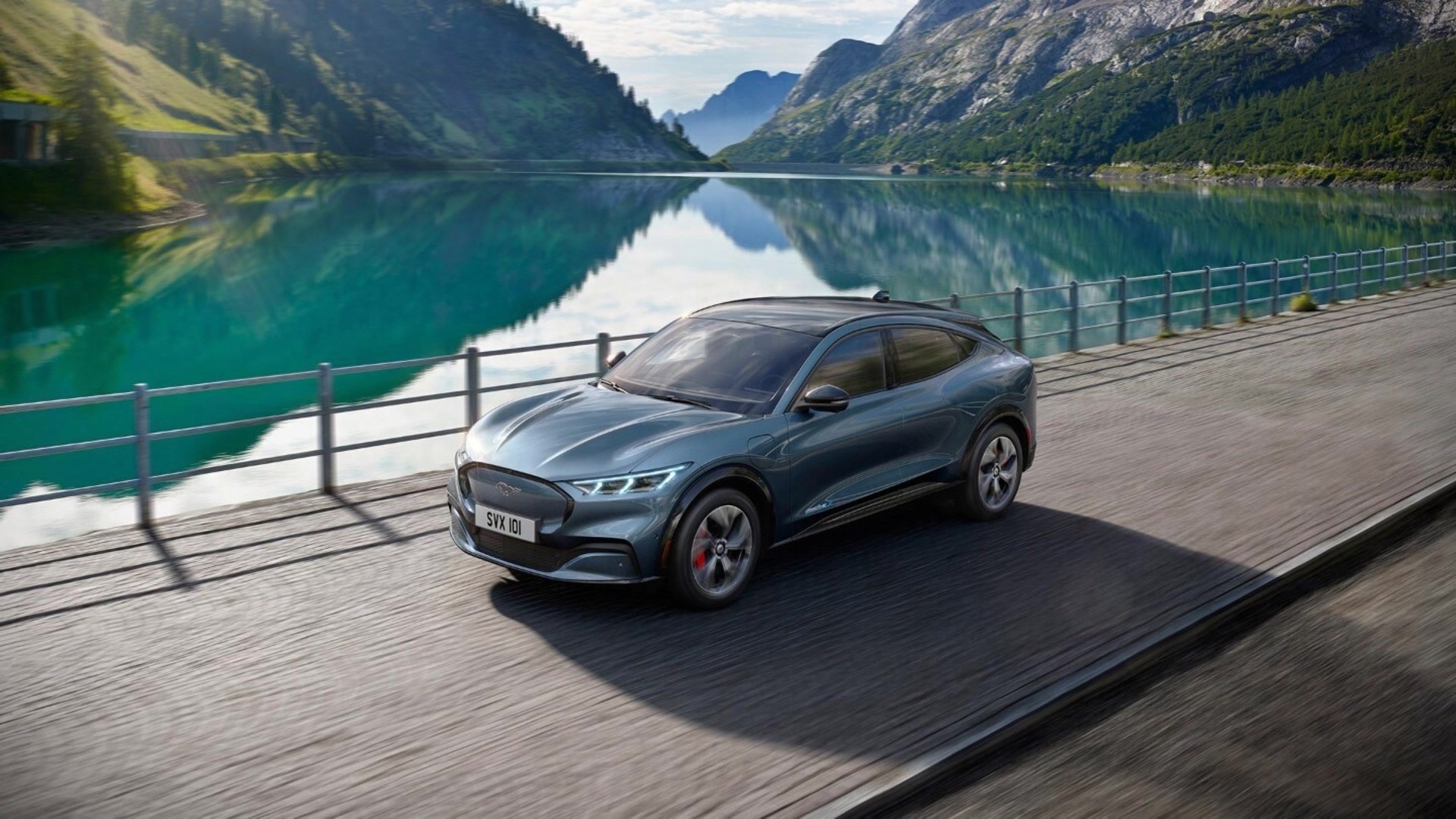 行进的福特mustang mach-e高清动态壁纸macdown