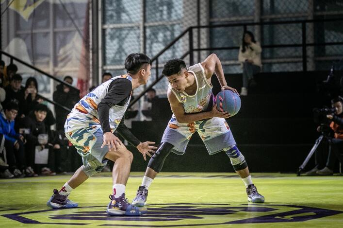 3 1篮球联赛3v3对抗在城市赛中突围的13支冠军队伍,经历了小组赛,半