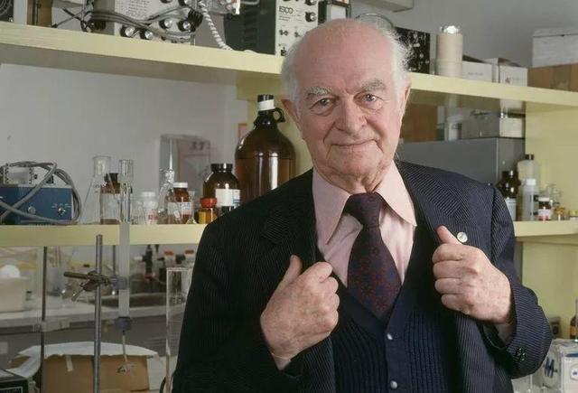 原来,linus pauling发现:人体需要在白细胞内"添加"维生素c,才能更