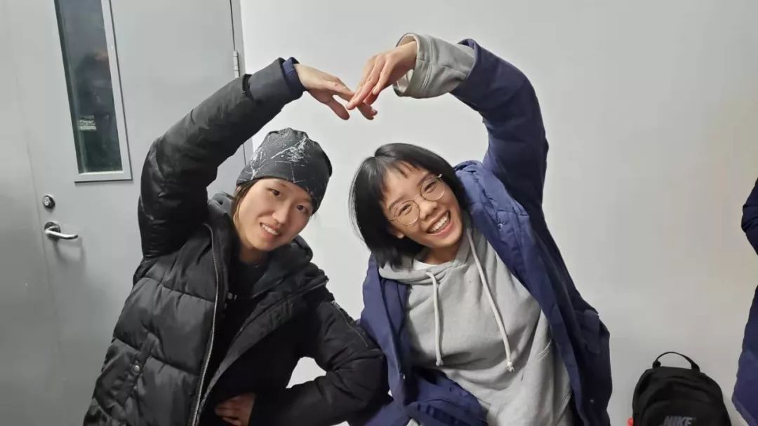 冬训队瞧charon星人正迈着弓字步向我们走来