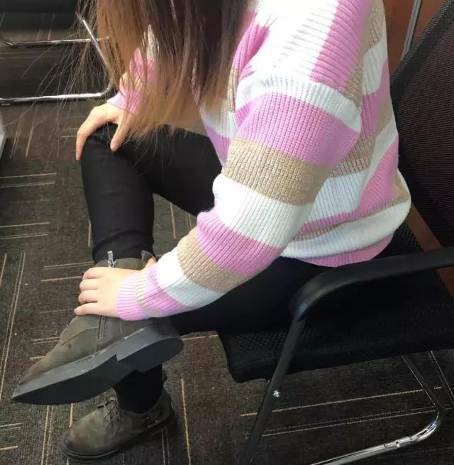 比跷二郎腿还伤骨盆这些不良坐姿您中了几招