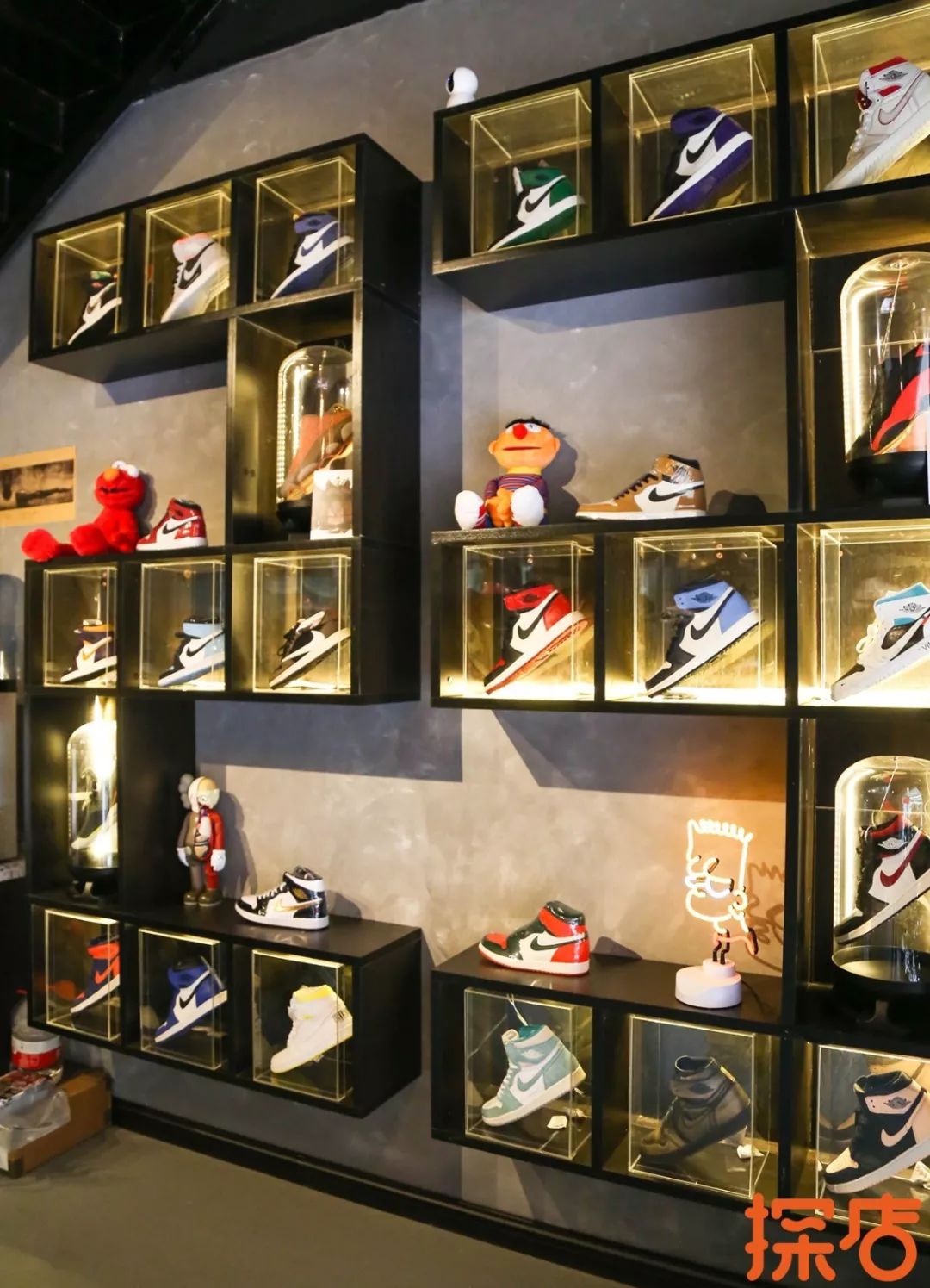 现磨咖啡 aj等你来店名:size coffee营业时间:12:00 — 22:00地址