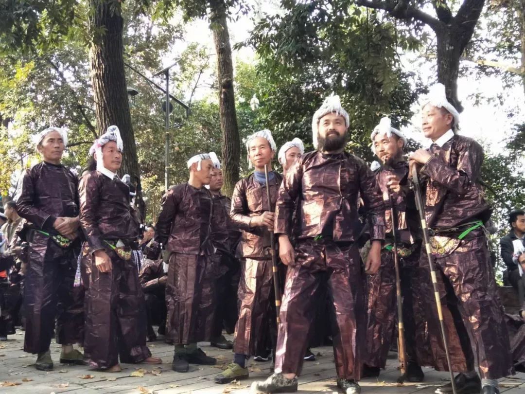 岜沙苗族芦笙节热闹非凡,来从江你不能错过的古寨气息!_贵州省