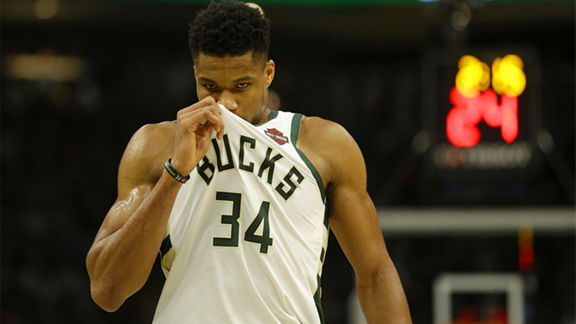 联盟榜首,豪取18连胜,但雄鹿队的历史记录还有待考证