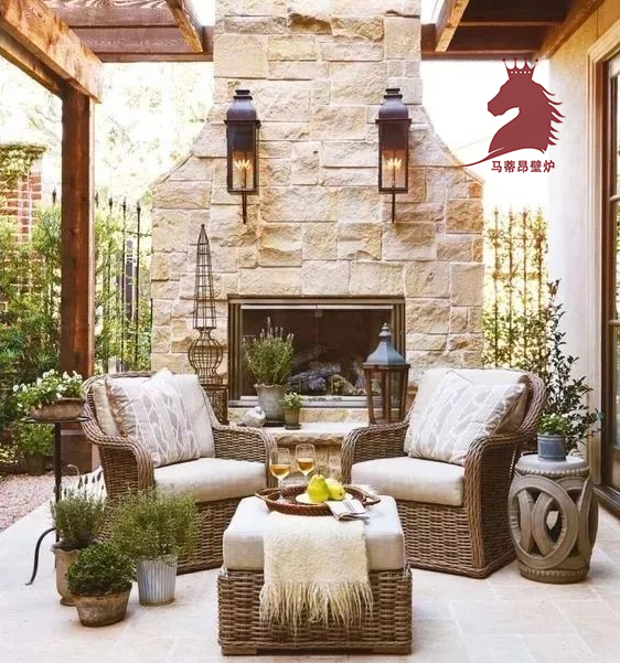 马蒂昂户外壁炉让庭院在冬日里无比的温暖