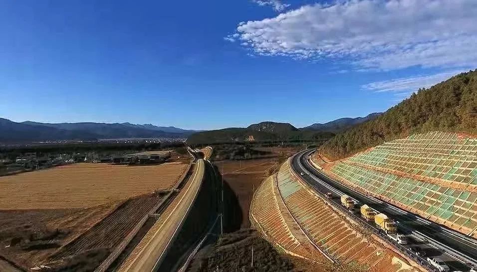 雲南海拔最高的高速香格里拉至小中甸段即將建成通車你想知道的都在