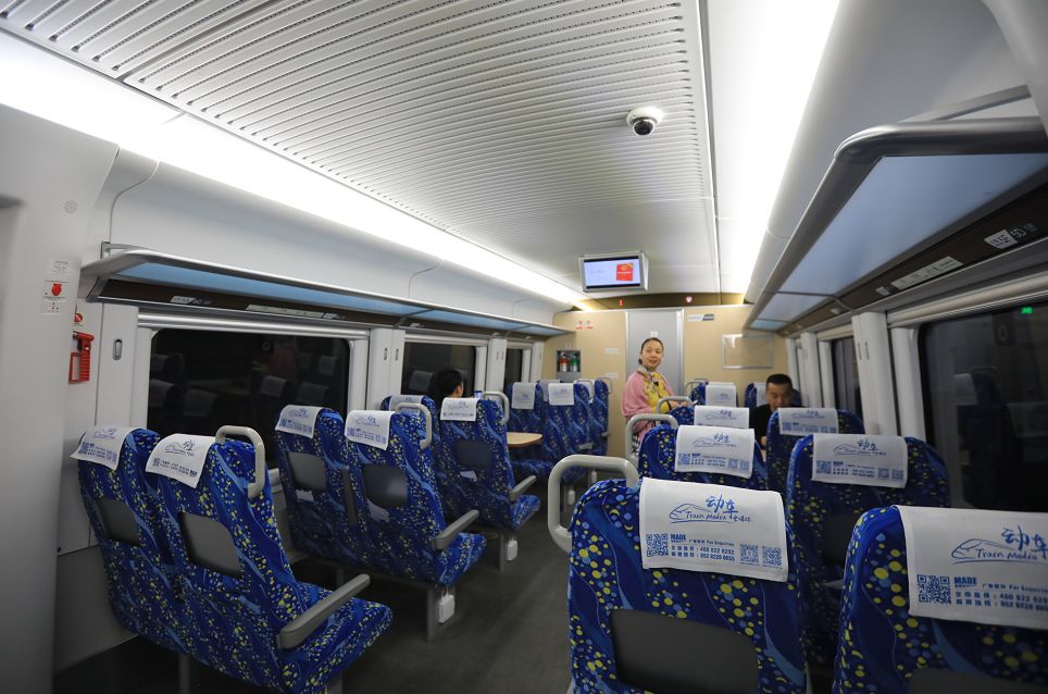 刚刚穗深城际首趟列车从新塘南站开出