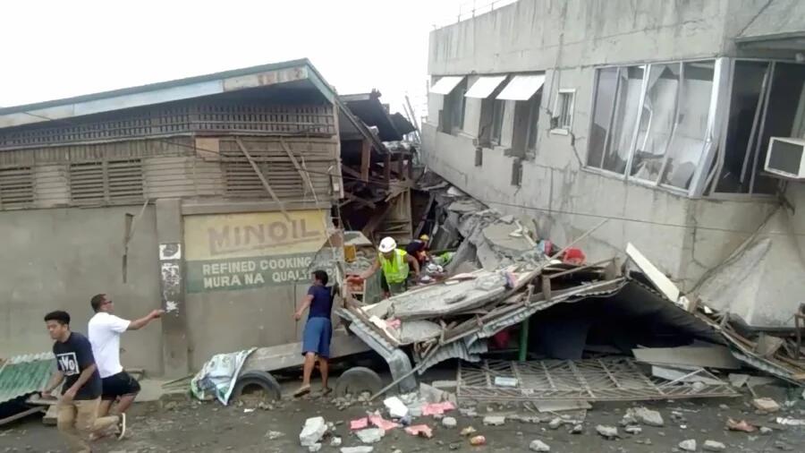 8级地震 一名6岁女童死亡_达沃