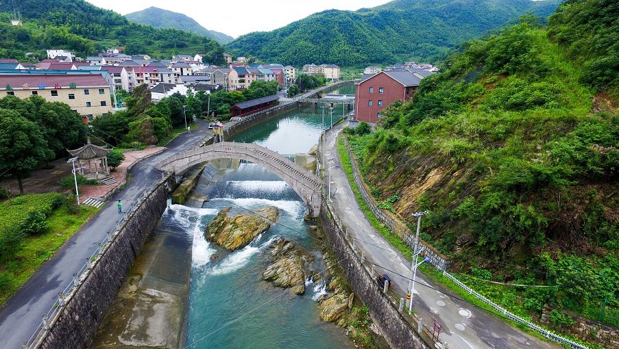 雀山岭水库图片