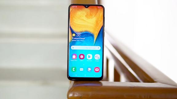 三星galaxya20开箱评测三星千元机的颜值都直追旗舰机型了