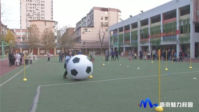 南京市瑞金路小学开展2019教师趣味运动会(图4)