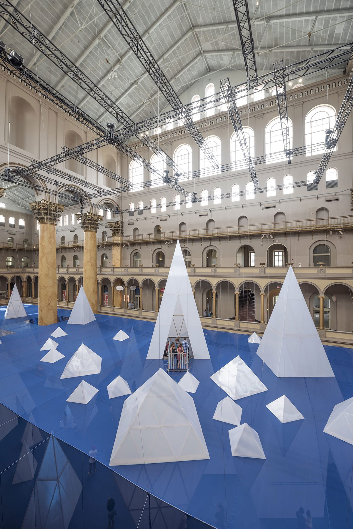 设计成冰山的美陈设计这个建筑博物馆火了