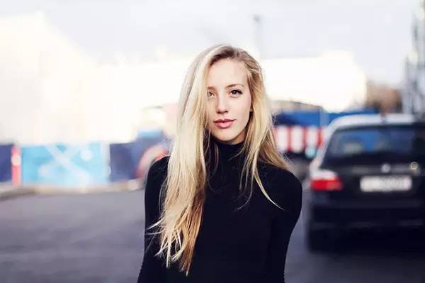 她身材虽小,但穿衣真的美到爆!_sarah