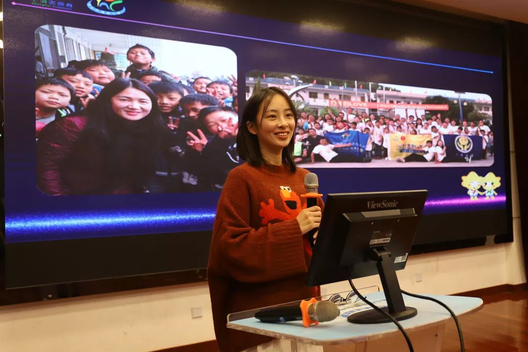 分享会上,首先由海棠小学的徐悦祺老师演绎了"一场山与海的相遇"的