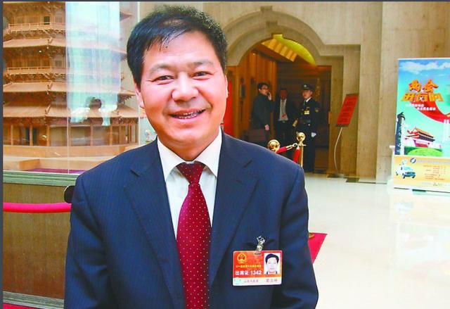 怼在清华学不到本事,广告成全国段子,他创办的技校