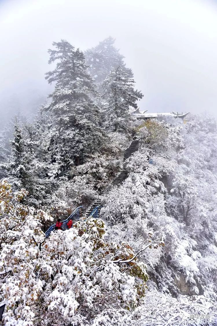 榆中兴隆山最美雪景来了 真是看醉了!