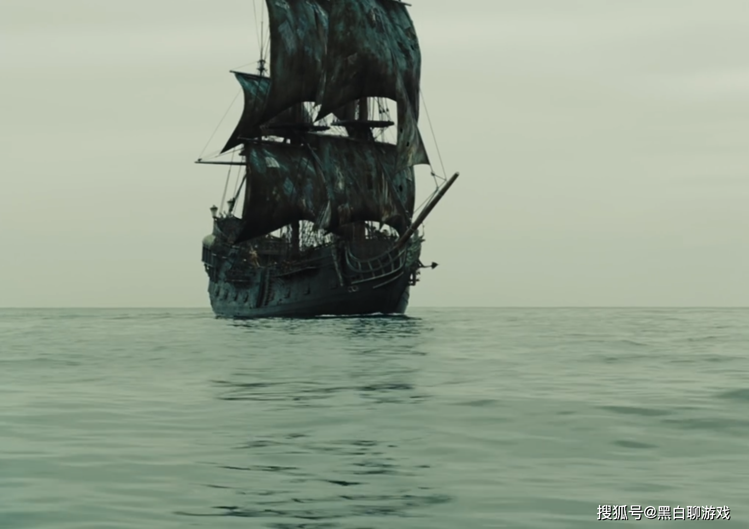 它是一艘欧洲中世纪的帆船,出自著名电影《加勒比海盗》系列,它是一艘