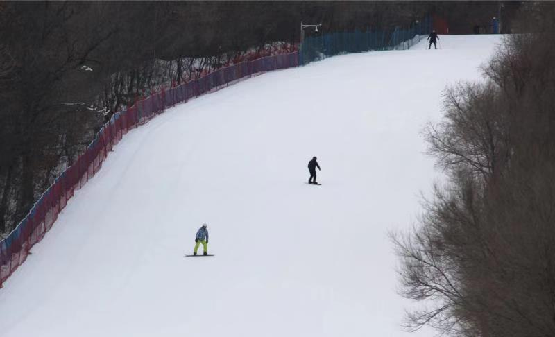 长春净月潭滑雪场中级雪道12月15日正式开放