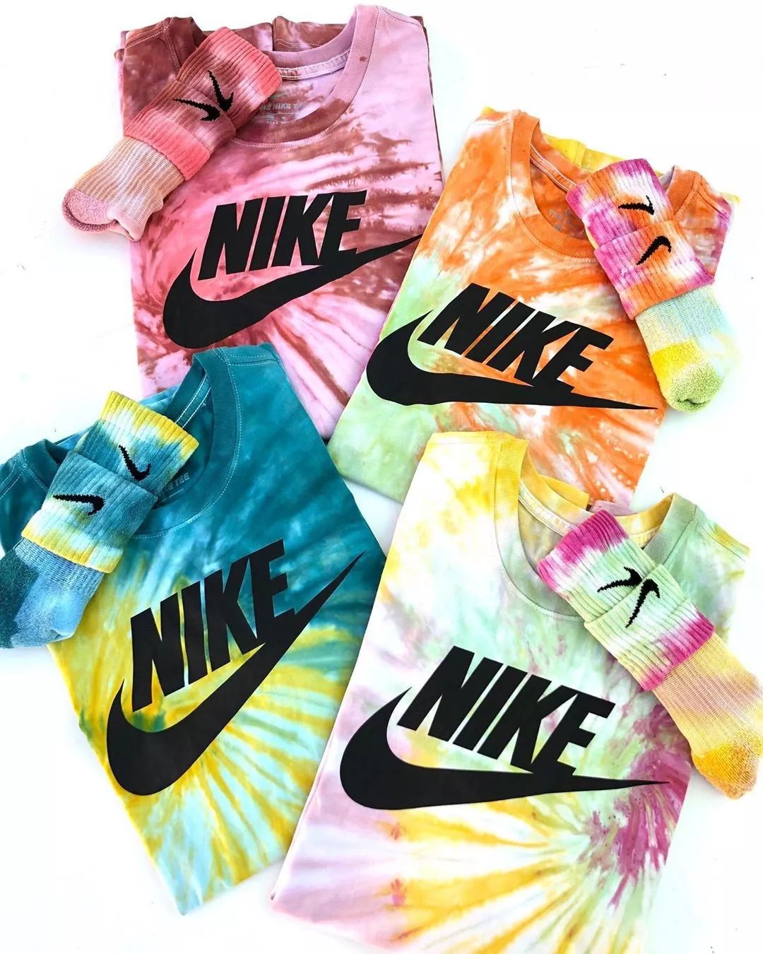 这些超好看的扎染袜子我们只花了几十元就染了出来