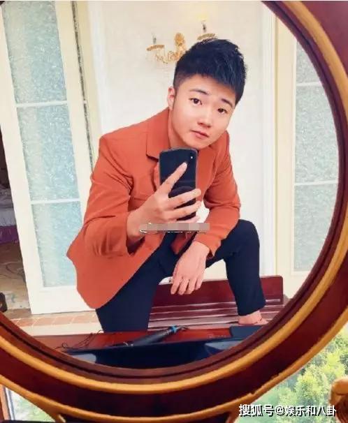 伽柏称佩泉身价飙升广告费80万.白小白为青少年