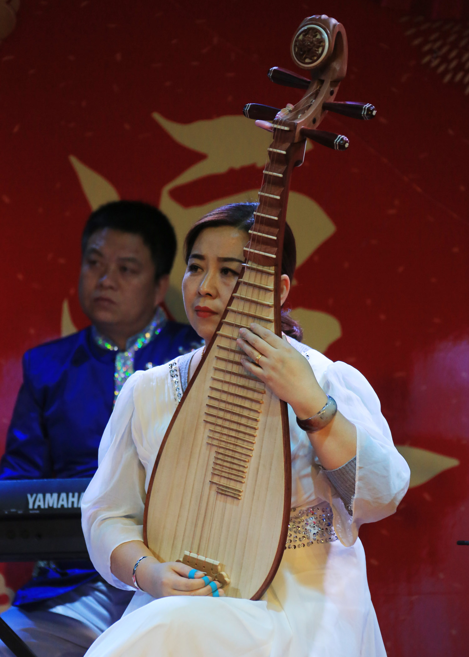 长子鼓书艺人张风玲在上党曲艺剧场表演鼓书掌声不断
