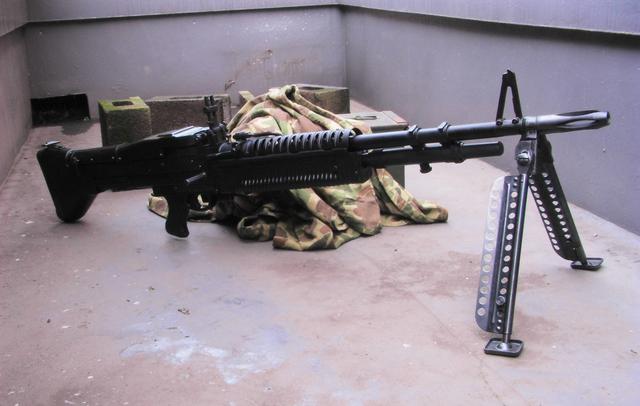 mg-42机枪为何广受推崇?来看看它的设计有多精良!没有一处多余