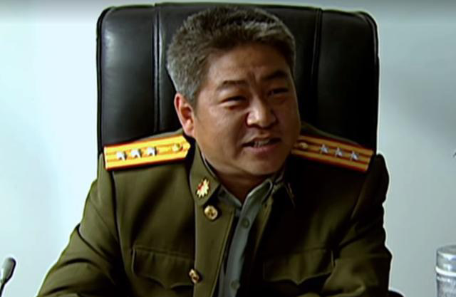 士兵突击》团长看了许三多和成才的档案后,为何惊讶得后悔不已_王庆瑞