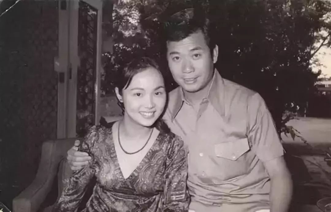 爆料说是自己主动追求男方的怎么会嫁给一个武术指导雪妮年轻时这么