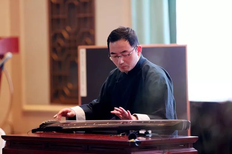 青年古琴力量梅庵派世家里的工科高材生华丽亮相