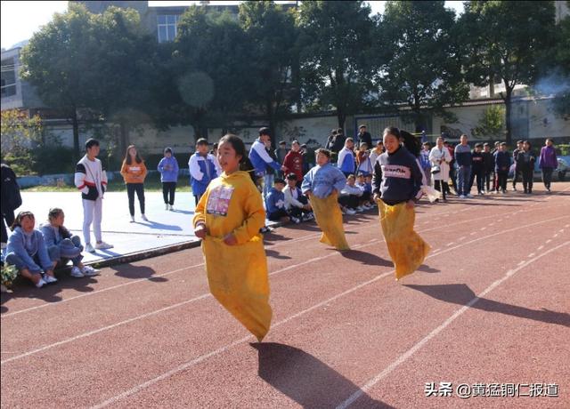 赫章县威奢乡初级中学举行2019第一届冬季运动会(图3)
