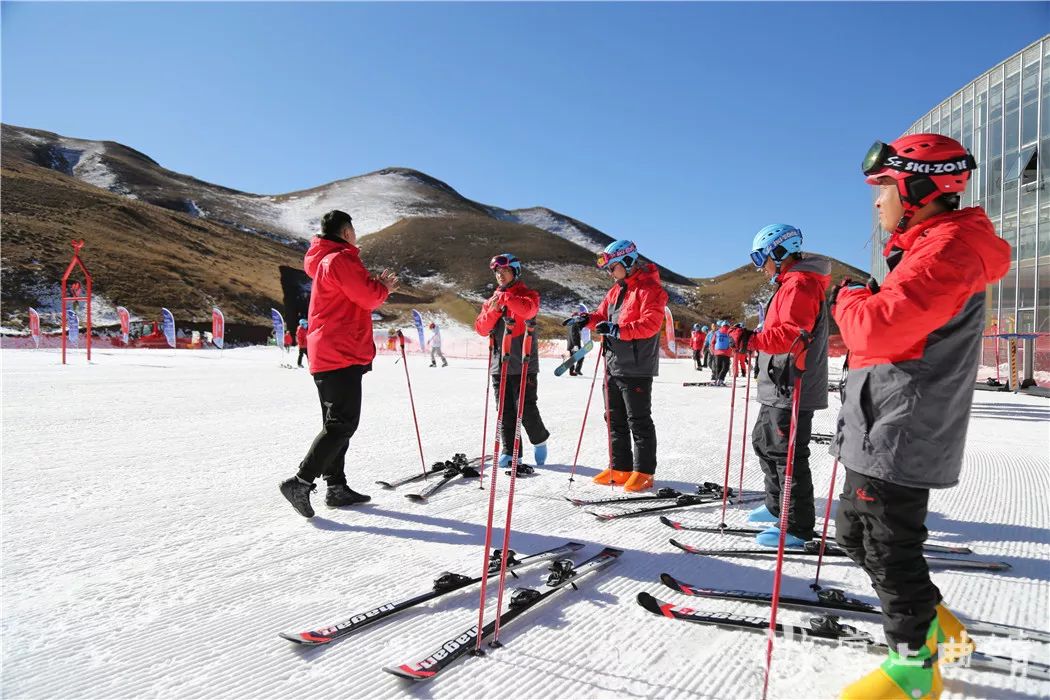 会泽大海草山滑雪场开门迎客啦