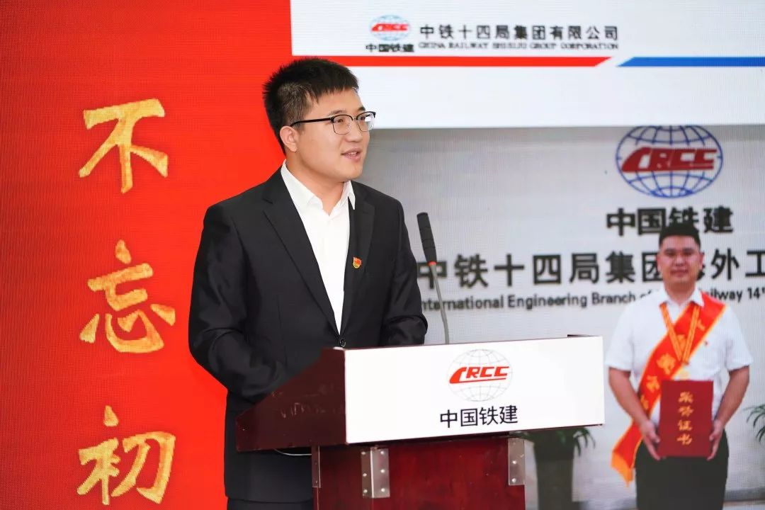 纪录片《生命的高度》讲述了李建领始终高擎青春