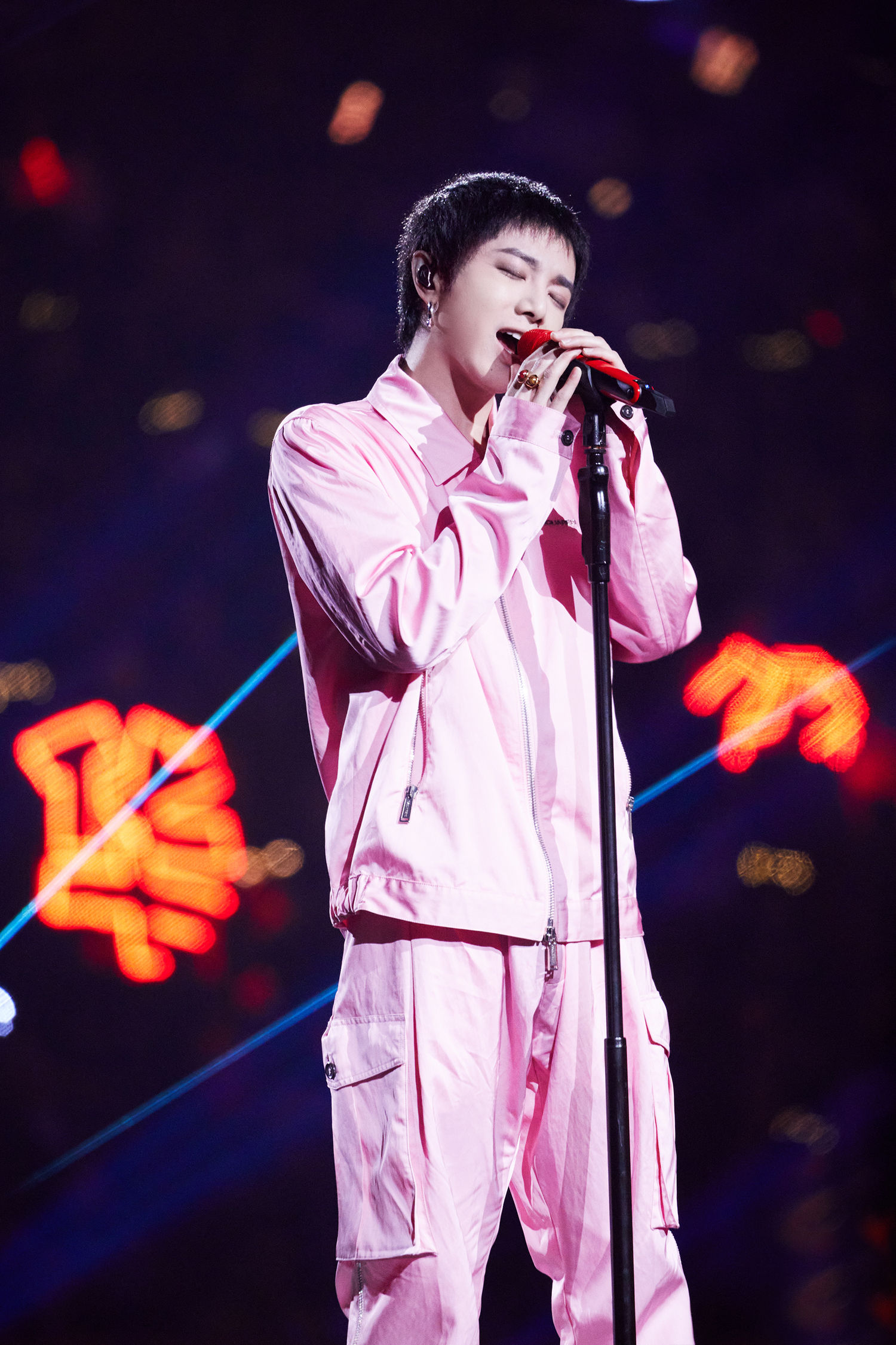 华晨宇咪咕汇音乐盛典高清全程 火星小王子四首连唱震撼全场