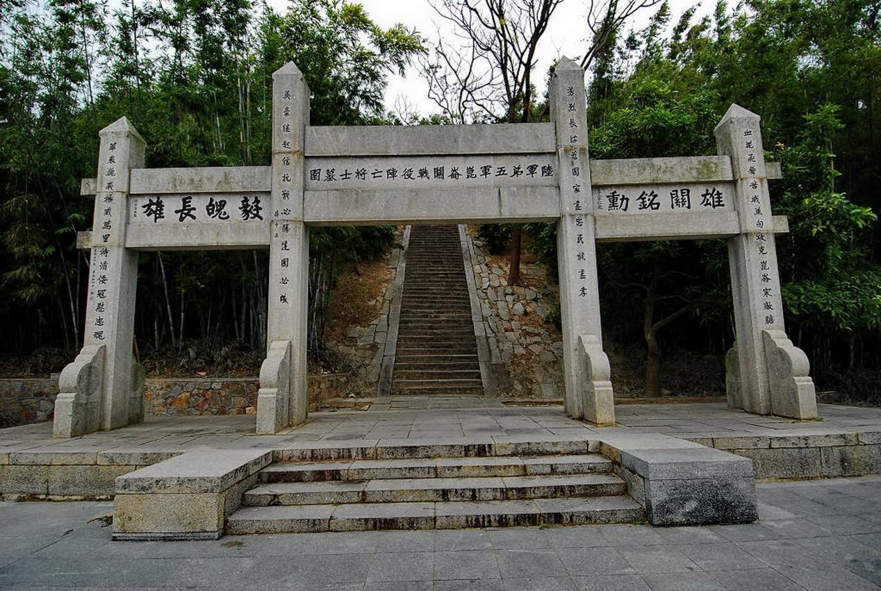 最好的部队,也是国民党军的王牌军之一,军长杜聿明,属下有戴安澜200师