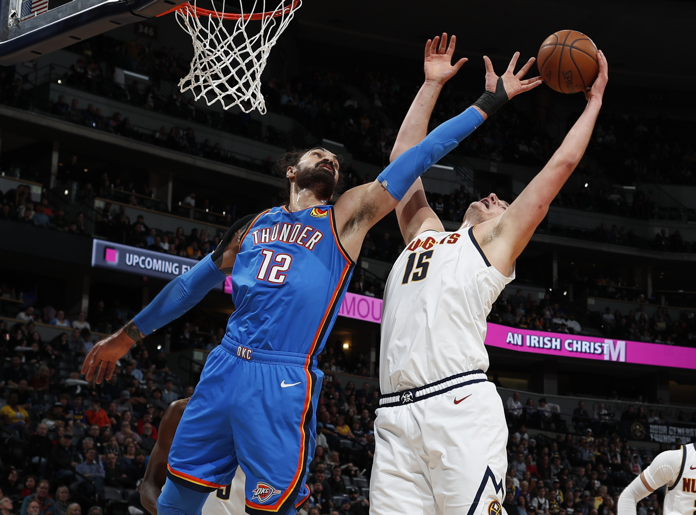 约基奇屡施妙手三节砍三双 篮下强行扣篮展霸气