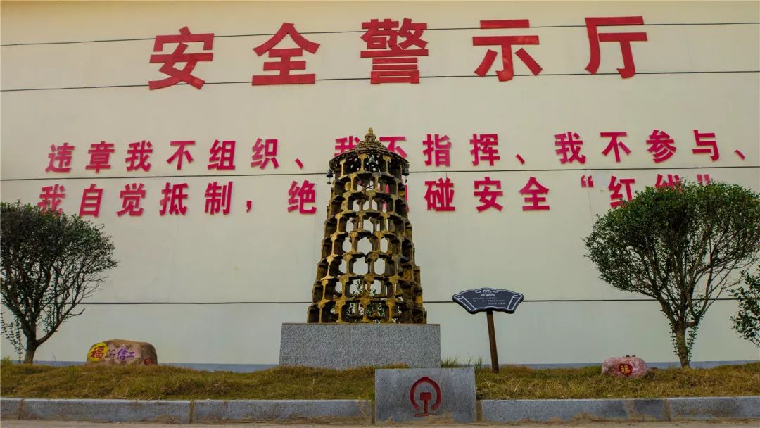 这些冰冷的"玩意",却成为了一道风景线!_雕塑