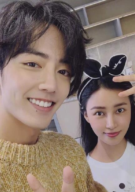 原创肖战晒与女孩合影看清正脸照后粉丝恭喜再次追星成功