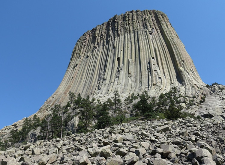 而且每年的6月不会 对外开放,因为魔鬼塔作为印第安族的圣地,6月会