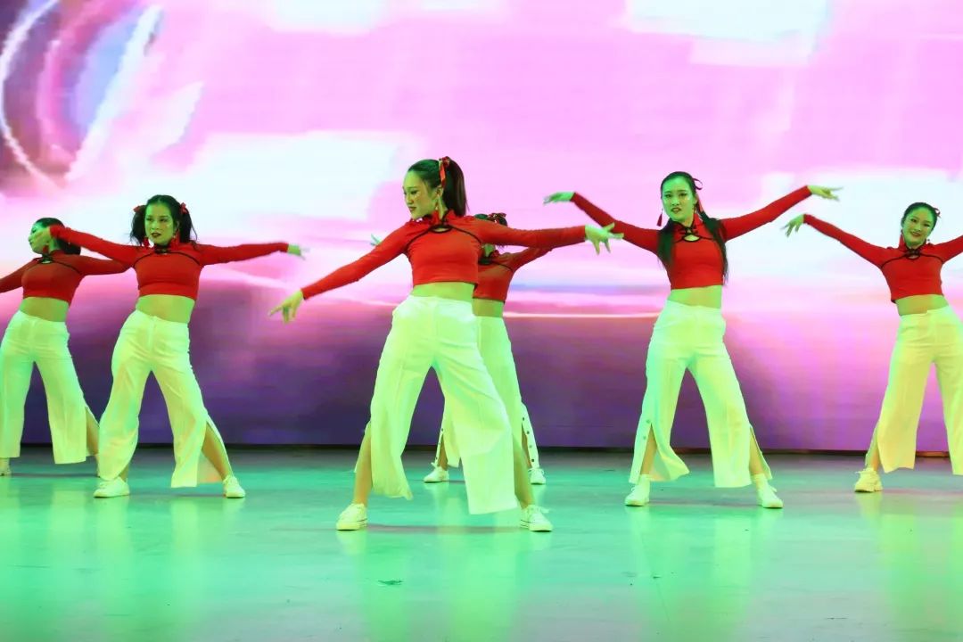 15《danceholic》社团表演吉他社 《让我留在你身边》音乐社 《我管你