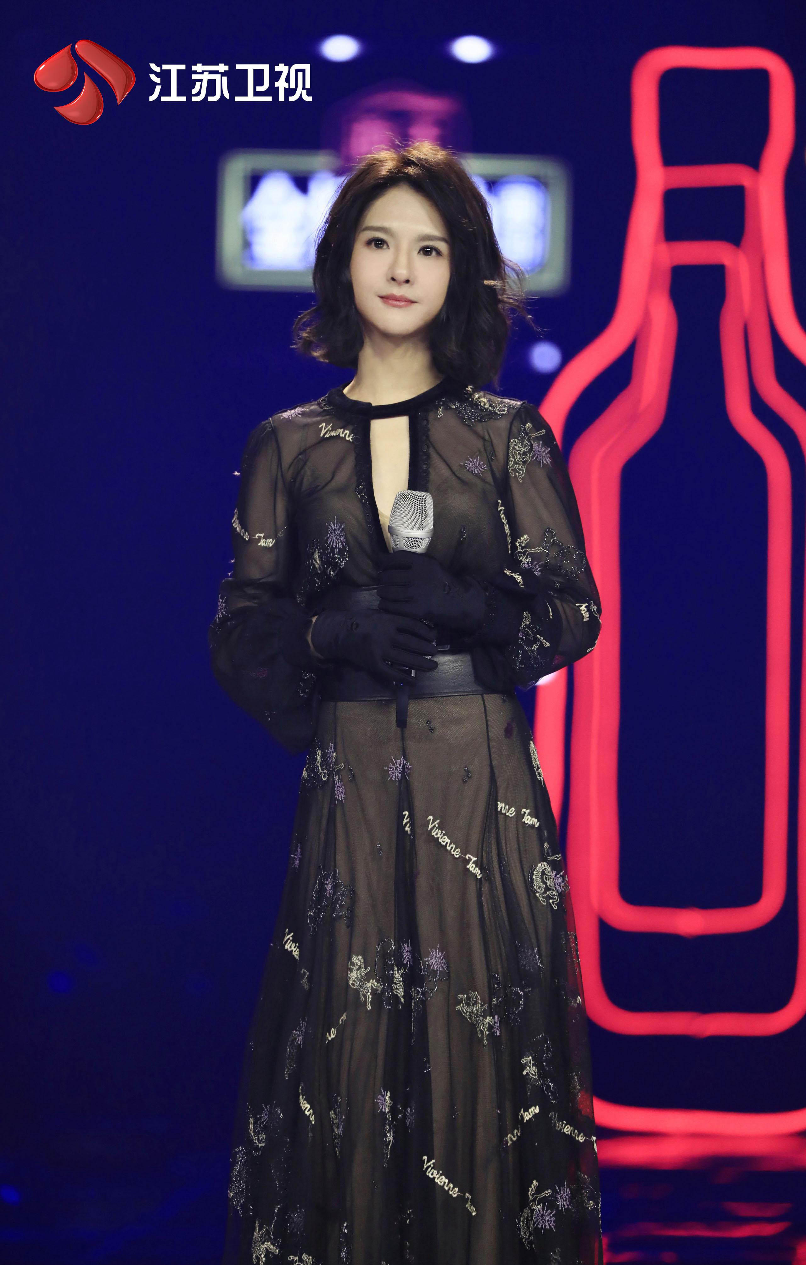 《蒙面唱将猜猜猜》郭静,sunnee杨芸晴互揭"老底" 朱正廷惊喜揭面秀舞