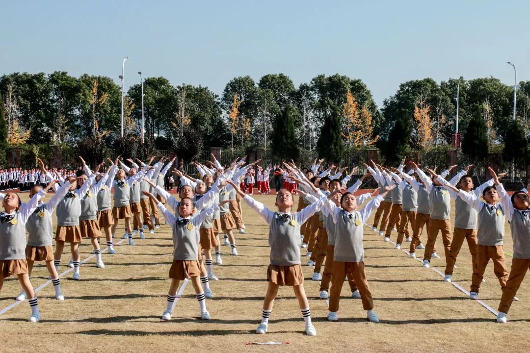 【學生風采】希望風帆,揚帆啟航——記虹橋一小廣播操比賽_動作