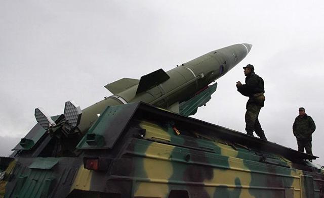 叙军连续发射弹道导弹打击叛军,逃到土耳其军事基地附近也躲不过