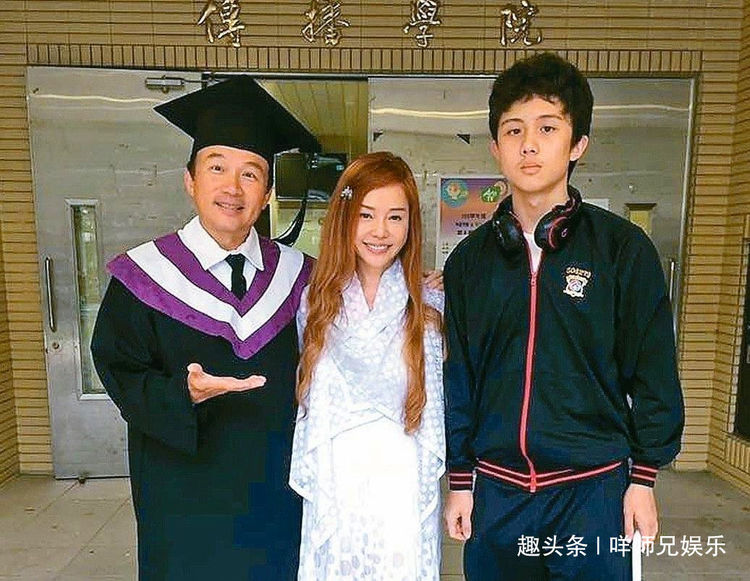 女星儿子12岁未断奶,15岁仍和母亲同睡,溺爱过头自食其果_狄莺