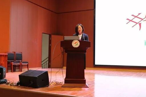 会议第六项:教师代表陈国华老师发言