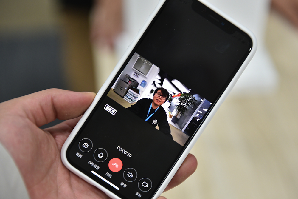 手机端与猫眼端通话界面.